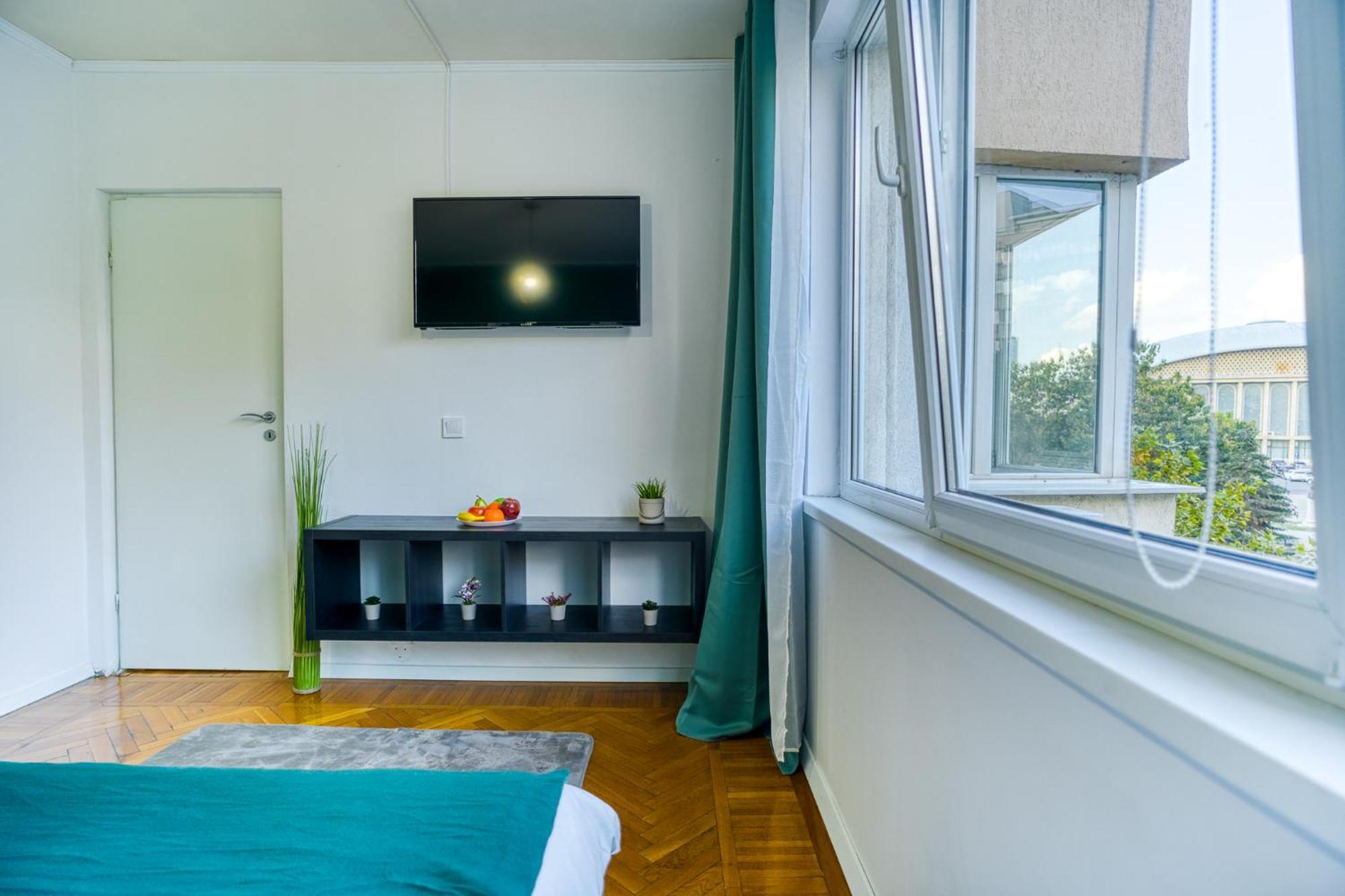 Hacienda Royal Palace - Central Designer Apartment Bucarest Esterno foto