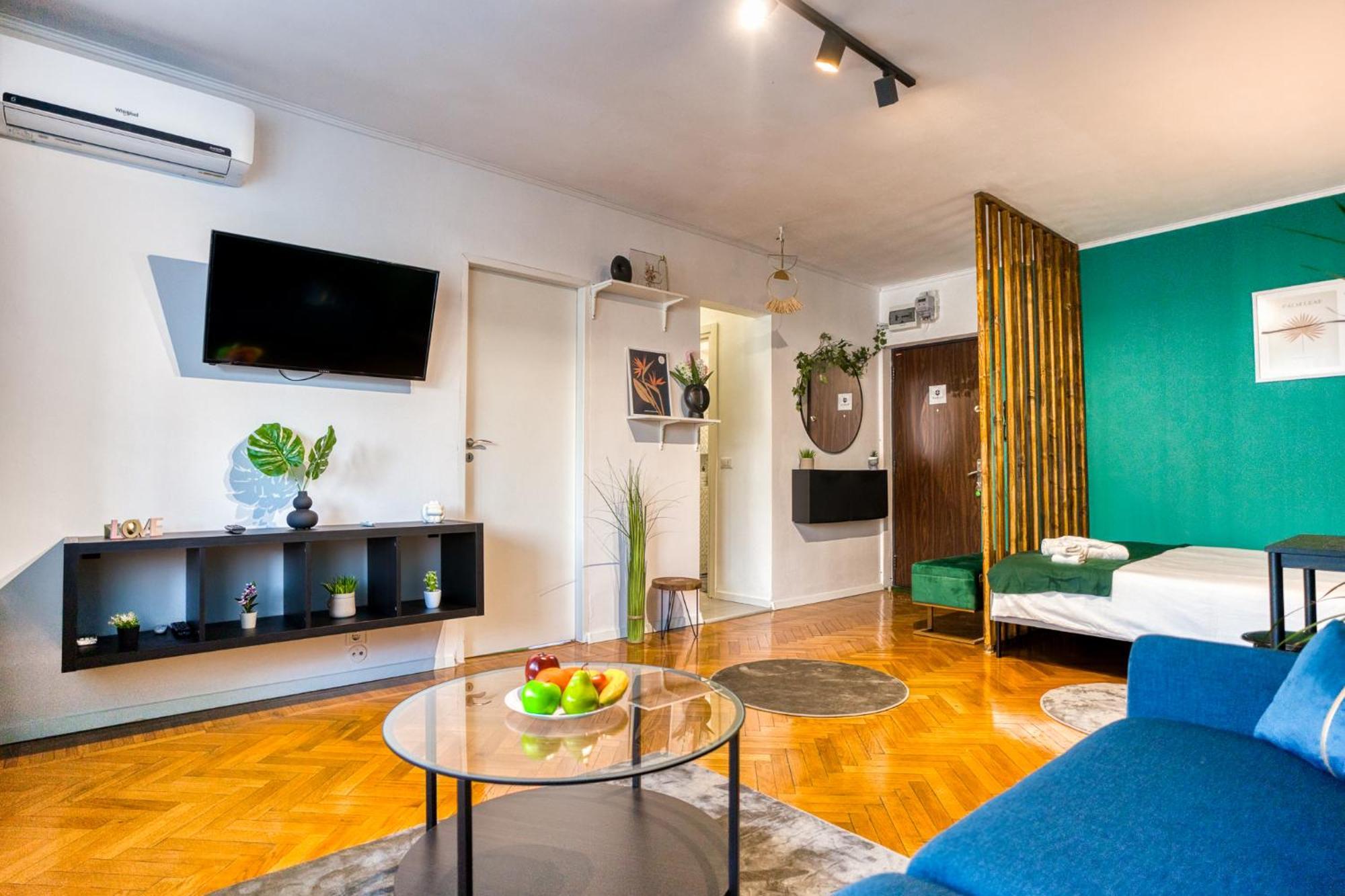 Hacienda Royal Palace - Central Designer Apartment Bucarest Esterno foto