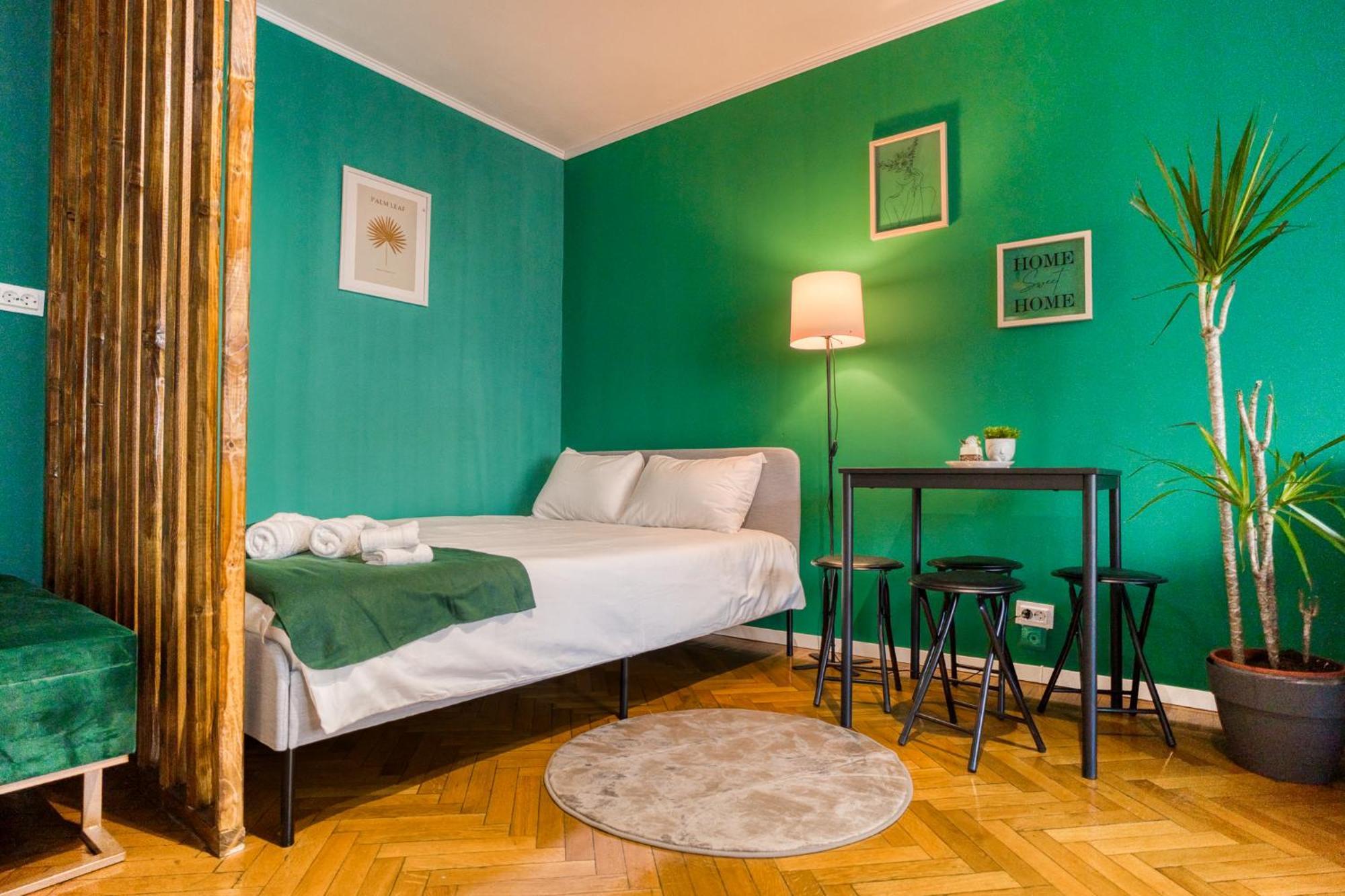 Hacienda Royal Palace - Central Designer Apartment Bucarest Esterno foto