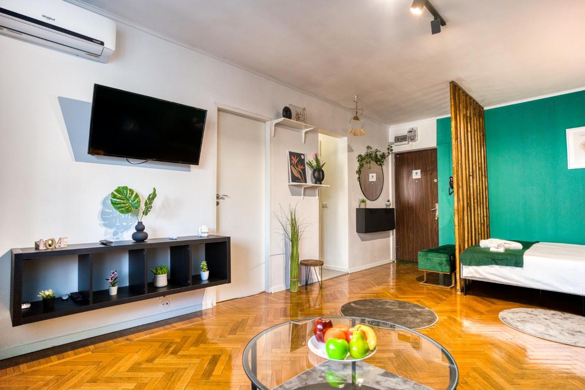 Hacienda Royal Palace - Central Designer Apartment Bucarest Esterno foto
