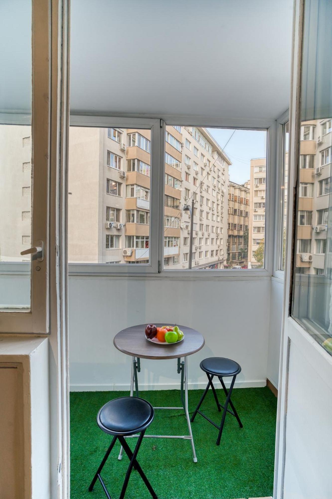 Hacienda Royal Palace - Central Designer Apartment Bucarest Esterno foto