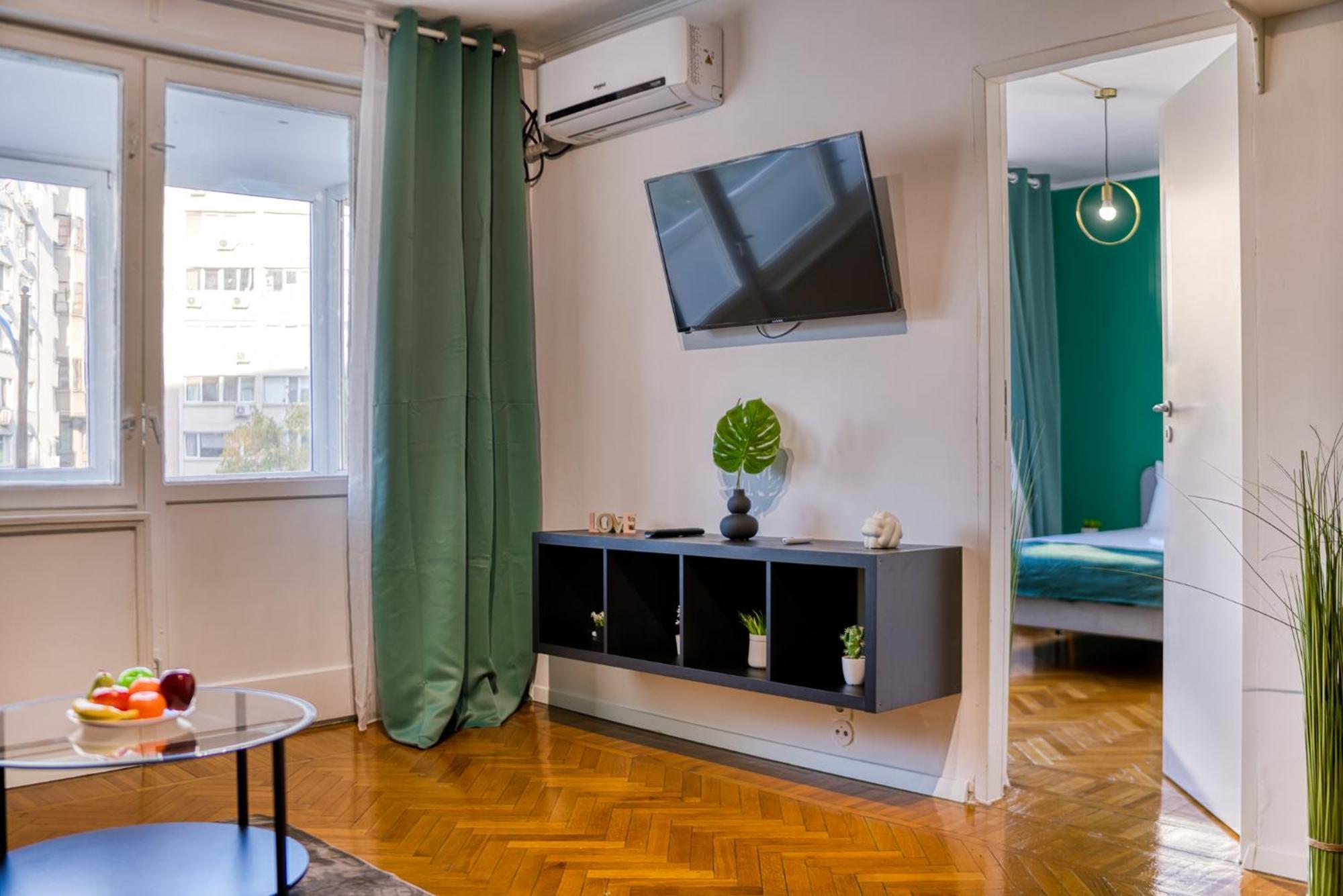 Hacienda Royal Palace - Central Designer Apartment Bucarest Esterno foto