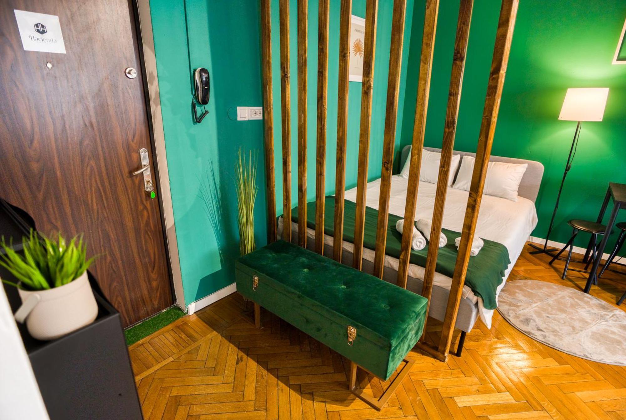 Hacienda Royal Palace - Central Designer Apartment Bucarest Esterno foto