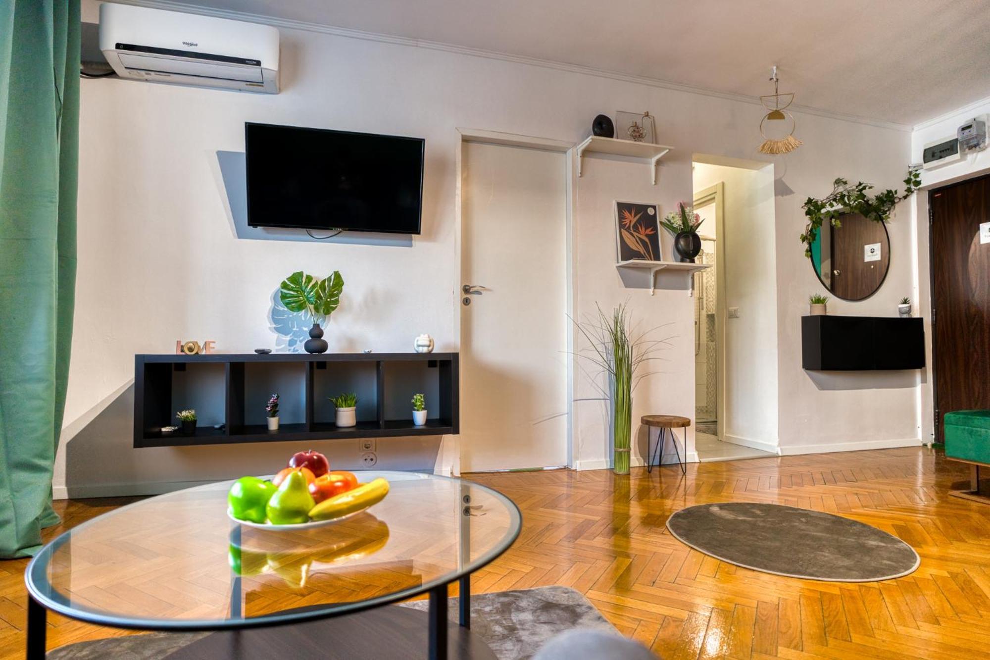 Hacienda Royal Palace - Central Designer Apartment Bucarest Esterno foto